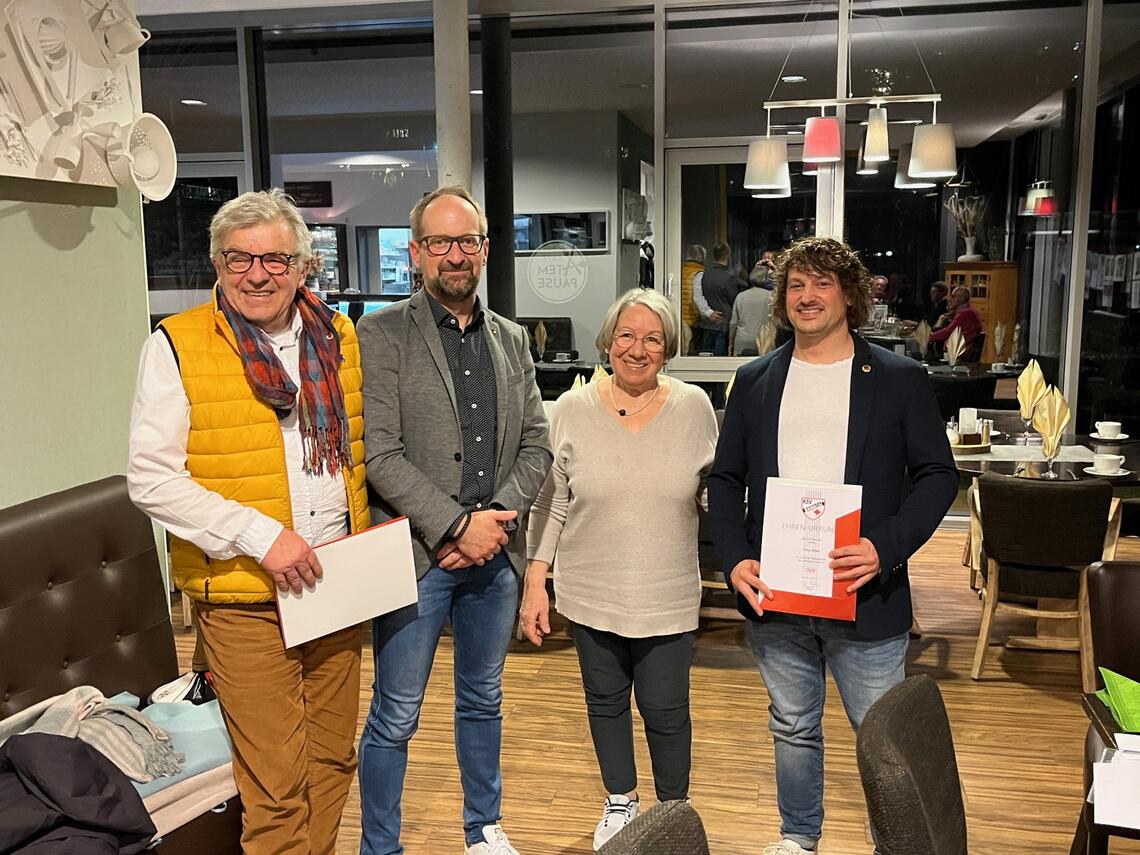 Roland und Timo Marx mit Timo Gerhold und Usch Harms Roland und Timo Marx mit Timo Gerhold und Usch Harms