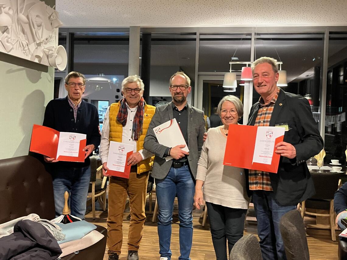 Die Aufsteiger Mannschaft mit Erich Kuhn, Martin Heß, Roland Marx, Sascha Wagner Die Aufsteiger Mannschaft mit Erich Kuhn, Martin Heß, Roland Marx, Sascha Wagner