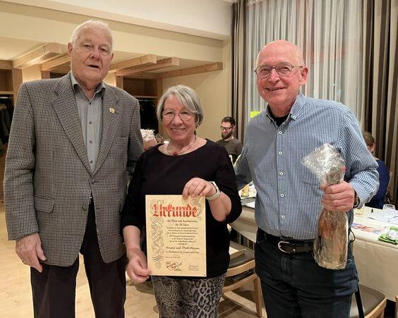Ehrengäste bei der JHV 2024: Uschi und Dirk Harms | © 2024 | Eissport |KSV Baunatal e.V. Ehrengäste bei der JHV 2024: Uschi und Dirk Harms | © 2024 | Eissport |KSV Baunatal e.V.
