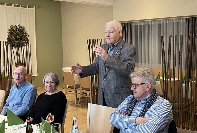 Abteilungsleiter Peter Dittmar begrüßt die Anwesenden | © 2024 | Eissport | KSV Baunatal e.V. Abteilungsleiter Peter Dittmar begrüßt die Anwesenden | © 2024 | Eissport | KSV Baunatal e.V.