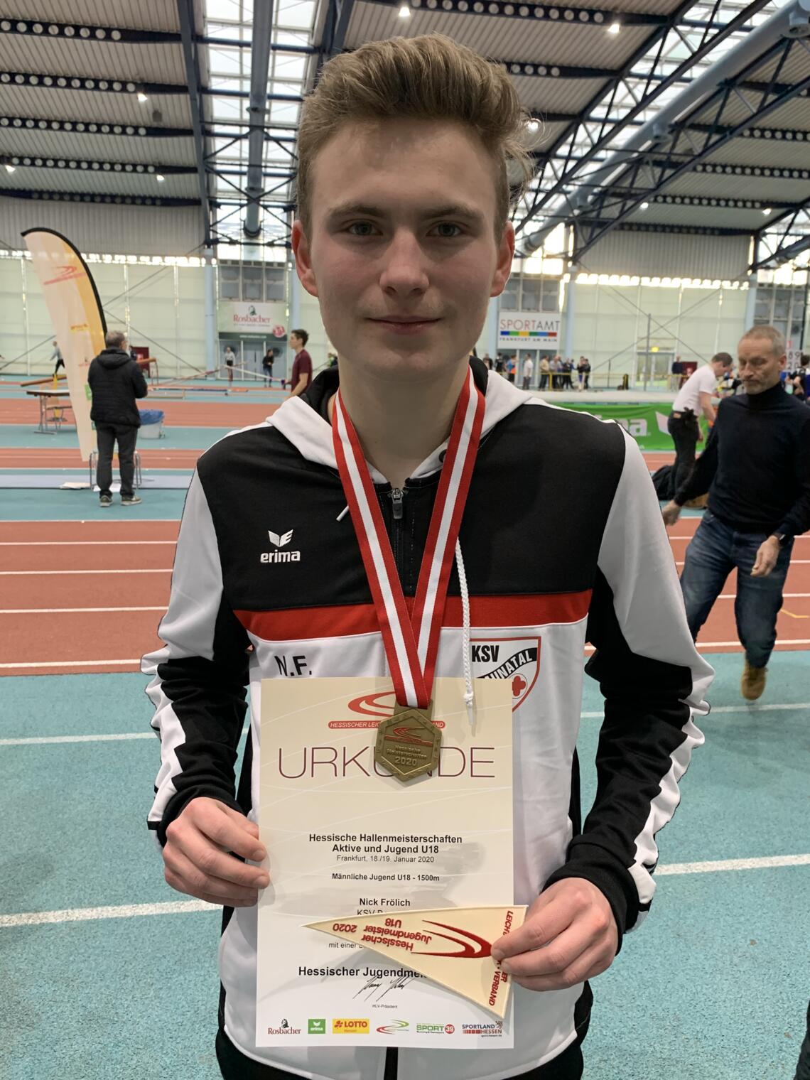 Hessischer Meister über 800m/1500m in der U18 - Nick Frölich Hessischer Meister über 800m/1500m in der U18 - Nick Frölich