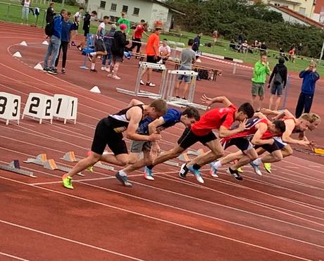 (vorne)Martin beim Start über 100m 