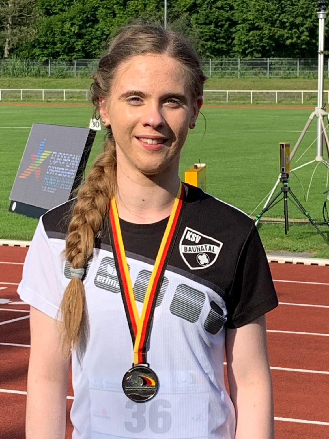 Kim mit der Silbermedallie bei den Deutschen Meisterschaften über 400m Kim mit der Silbermedallie bei den Deutschen Meisterschaften über 400m