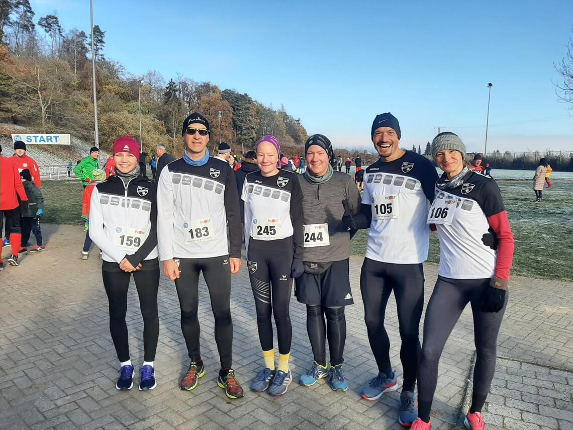 Ippinghausen WINTER Lauf Teil1, ein paar vom KSV sind bereit für die 4,2km Strecke Ippinghausen WINTER Lauf Teil1, ein paar vom KSV sind bereit für die 4,2km Strecke