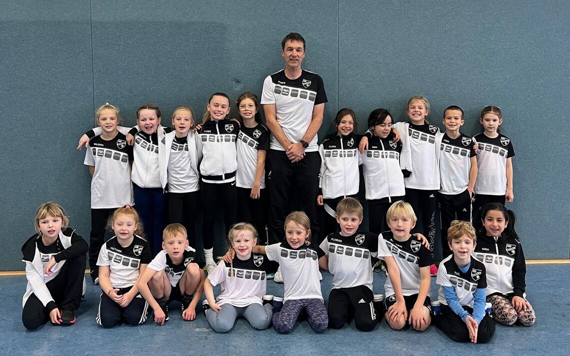 die vielen Kids aus der U8 und U10 in der Langenberghalle die vielen Kids aus der U8 und U10 in der Langenberghalle