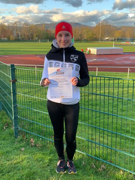 Sophia Fröhlich als Siegerin der 10km WU18