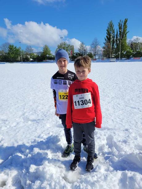 Benjamin und Frederik beim (Winter)Lauf in Hofgeismar