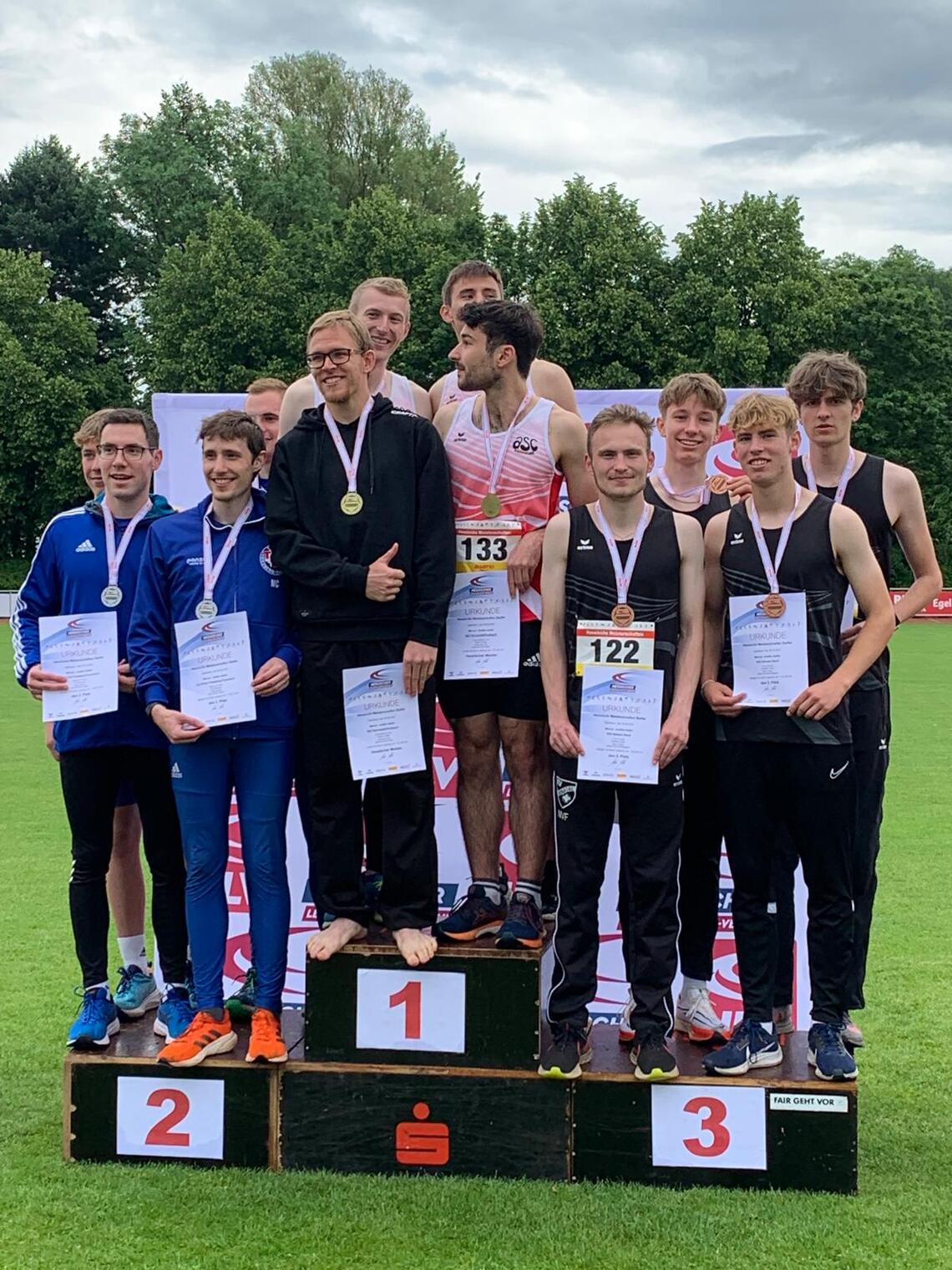 4x400m Staffel Linus - Jonathan - Nick - Jakob auf Platz 3 4x400m Staffel Linus - Jonathan - Nick - Jakob auf Platz 3