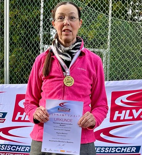 Regina Machner in 4 Disziplinen vorne mit dabei und beim Kugelstoßen als Hessenmeisterin