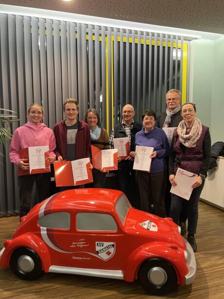 vlnr. Lisa Naumann, Nick Frölich, Doris Frölich, Rolf Kornherr, Brigitte Stowasser, Peter Machner und Regina Machner