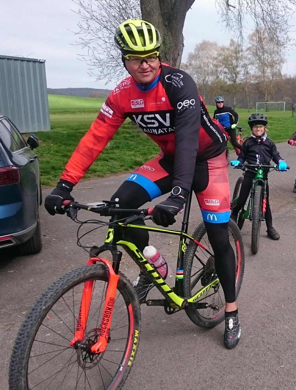Tom führt die 2. Gruppe an Tom führt die 2. Gruppe an