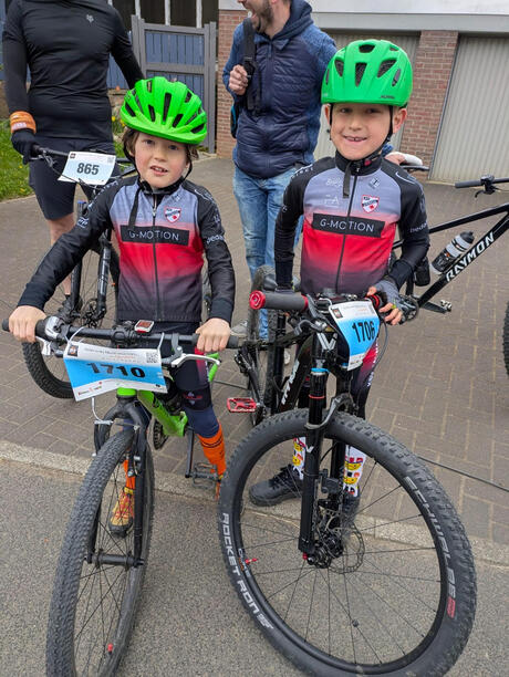 Simon Lubeseder und Lian Schade aus der U9