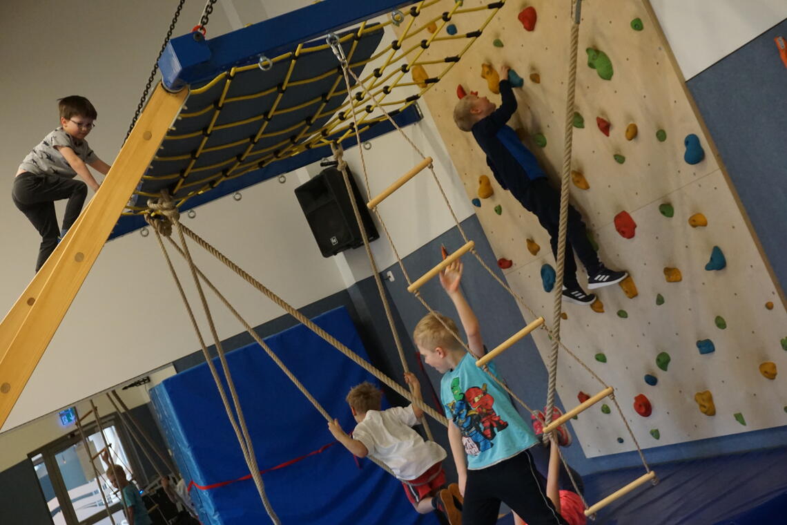 Kinder spielen im Actioncenter Kinder spielen im Actioncenter