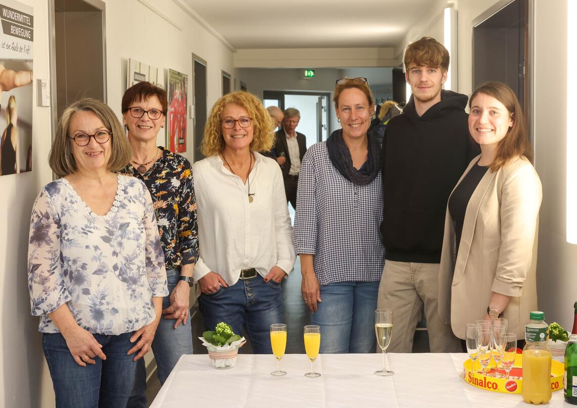 Die fleißigen Helfer im Hintergrund aus der Geschäftsstelle des KSV Baunatal Annette, Elfi, Anja, Melanie, Malte und Kira Die fleißigen Helfer im Hintergrund aus der Geschäftsstelle des KSV Baunatal Annette, Elfi, Anja, Melanie, Malte und Kira